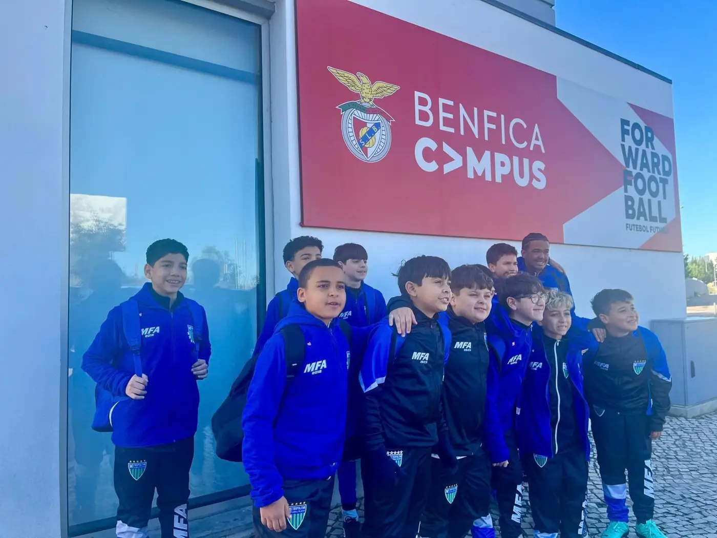 Jugadores del Travel Team en el Benfica Campus