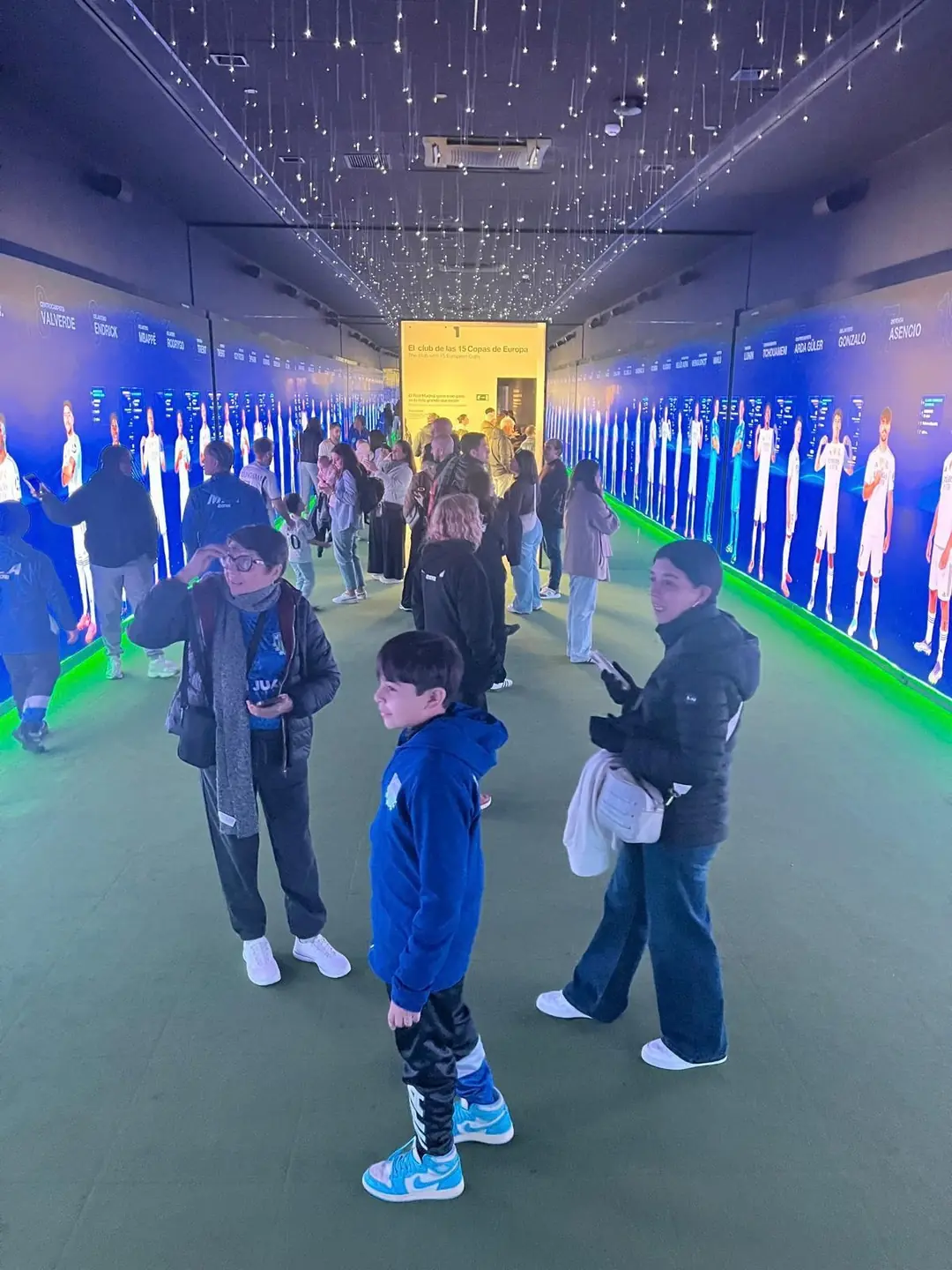 Familias y jugadores en el museo del Real Madrid